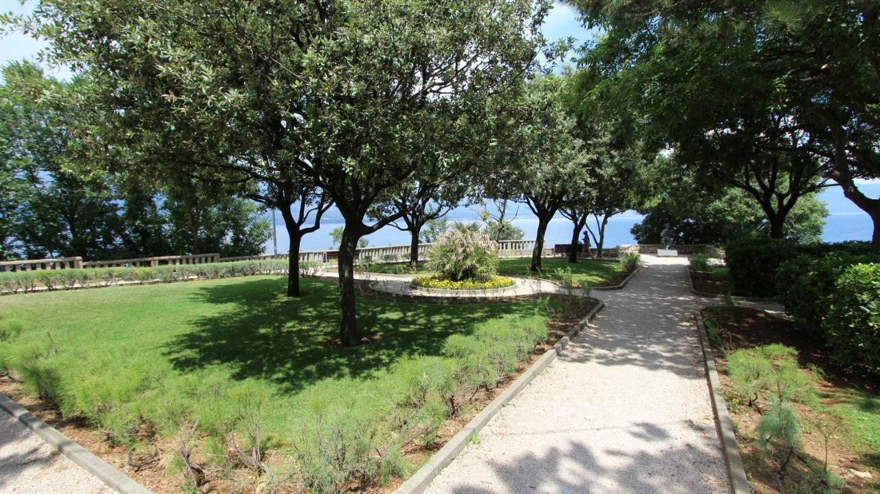 Apartment Palazzo Sare Vrbnik Kültér fotó